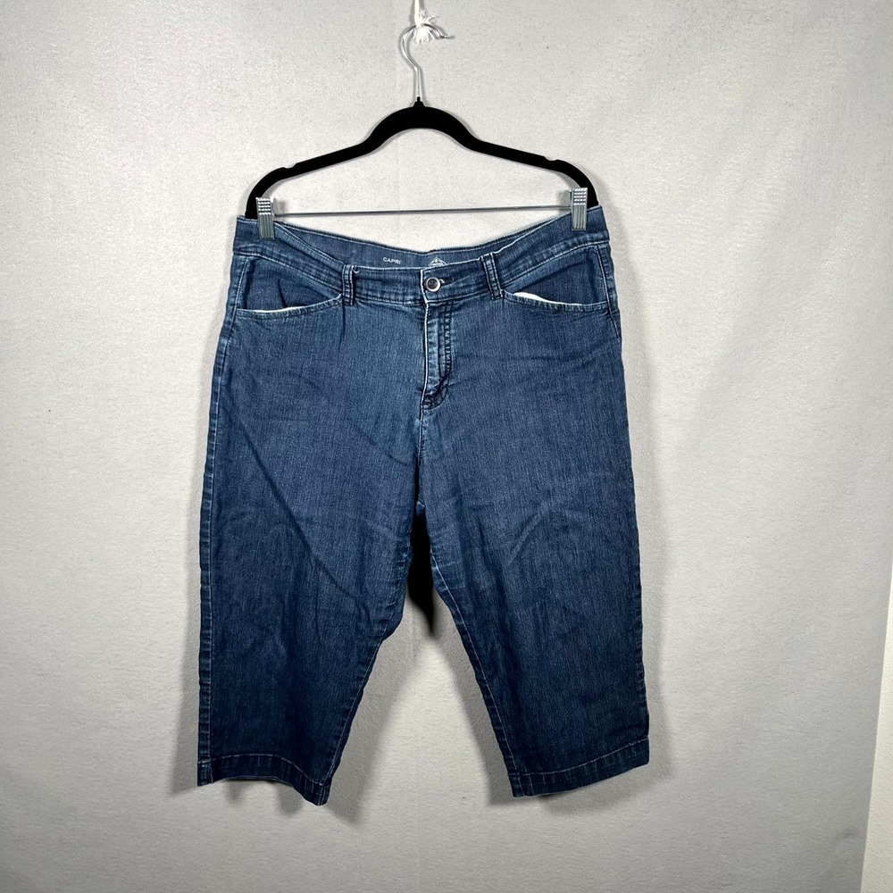 St. John's Bay Capri Jeans Women 14 Blue Denim Medium Wash Stretch Everyday Wear
